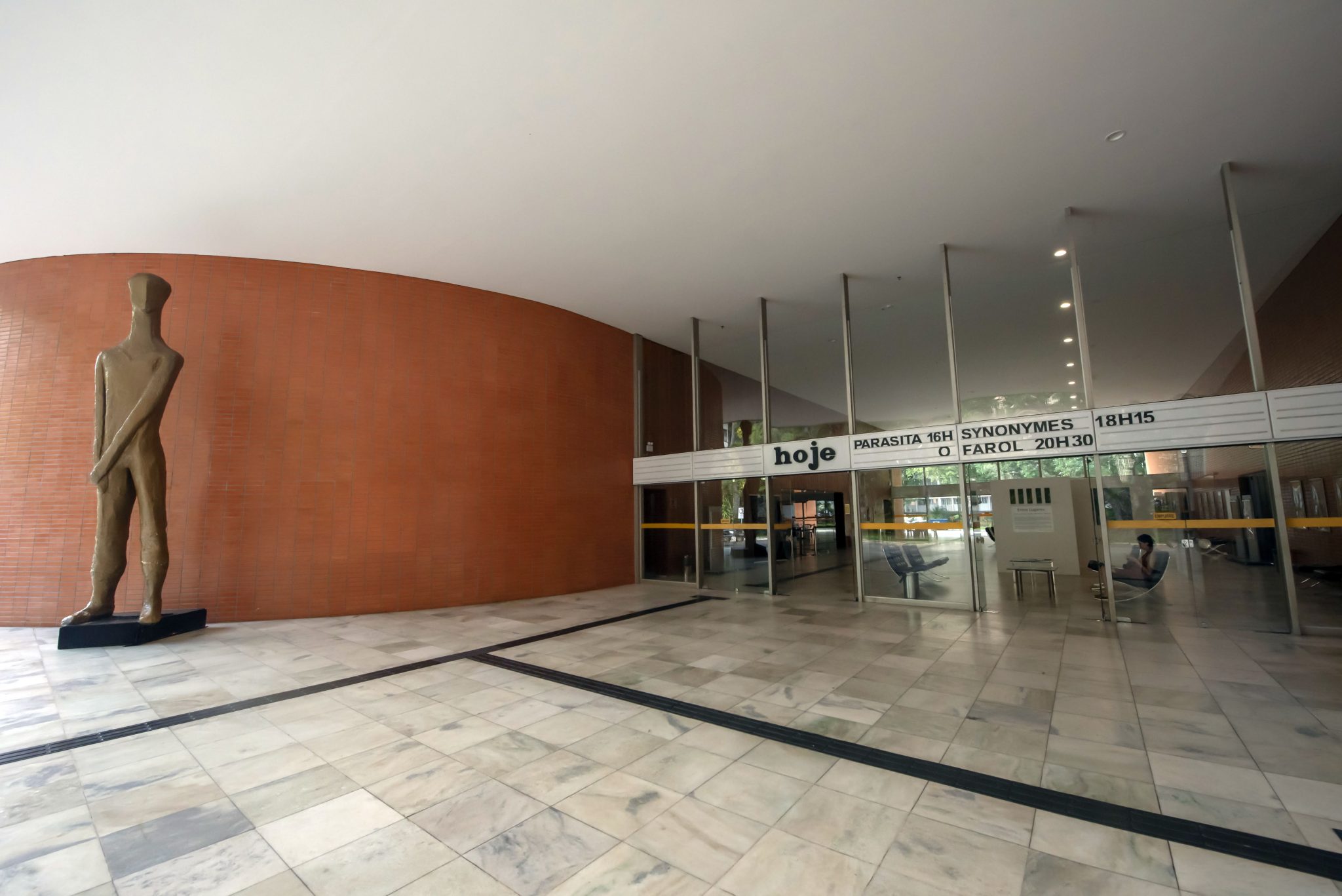 Entrada do Cine Brasília