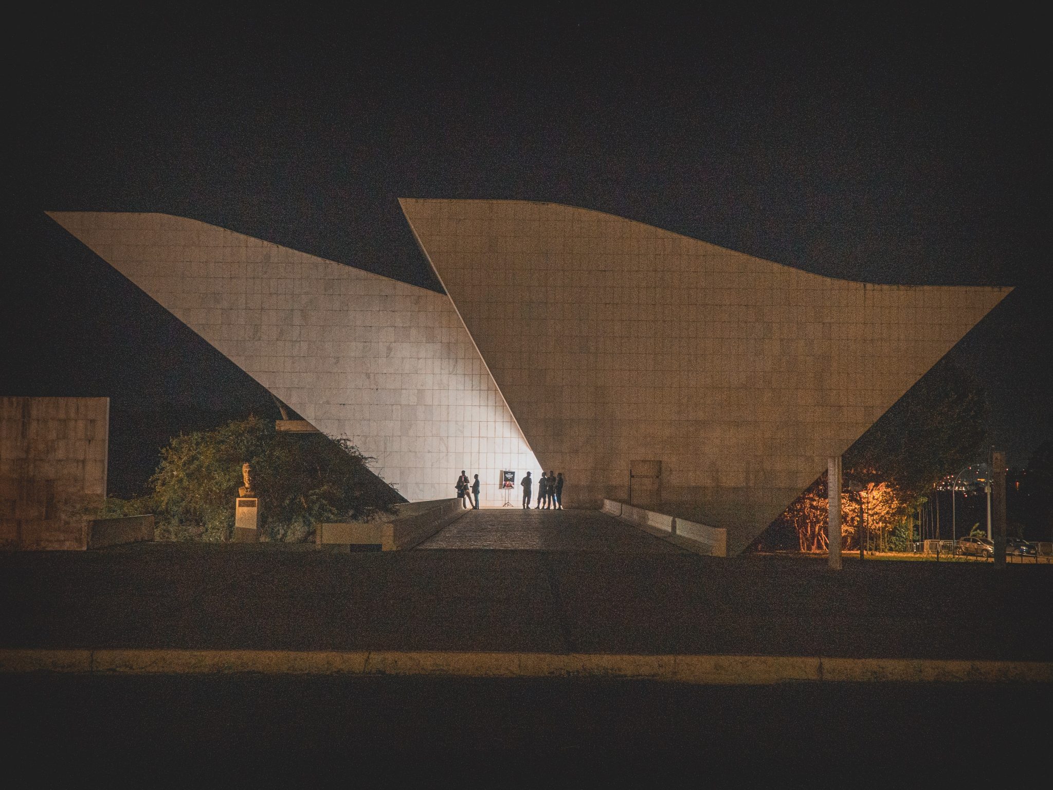 Fachada do Panteão da Pátria, à noite