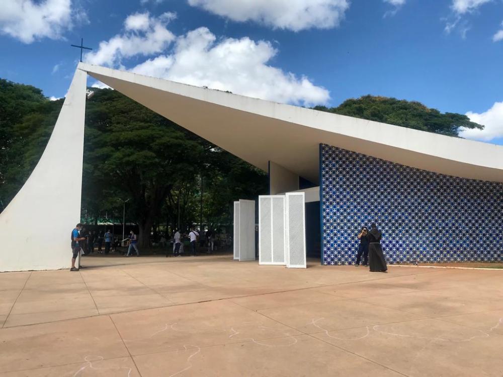 Capa da notícia: Cultura seleciona histórias e fotos sobre a Igrejinha da 308 Sul para ação de Educação Patrimonial